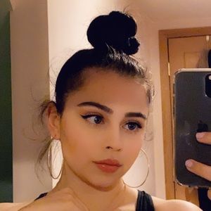 Meet your Posher, Chloe